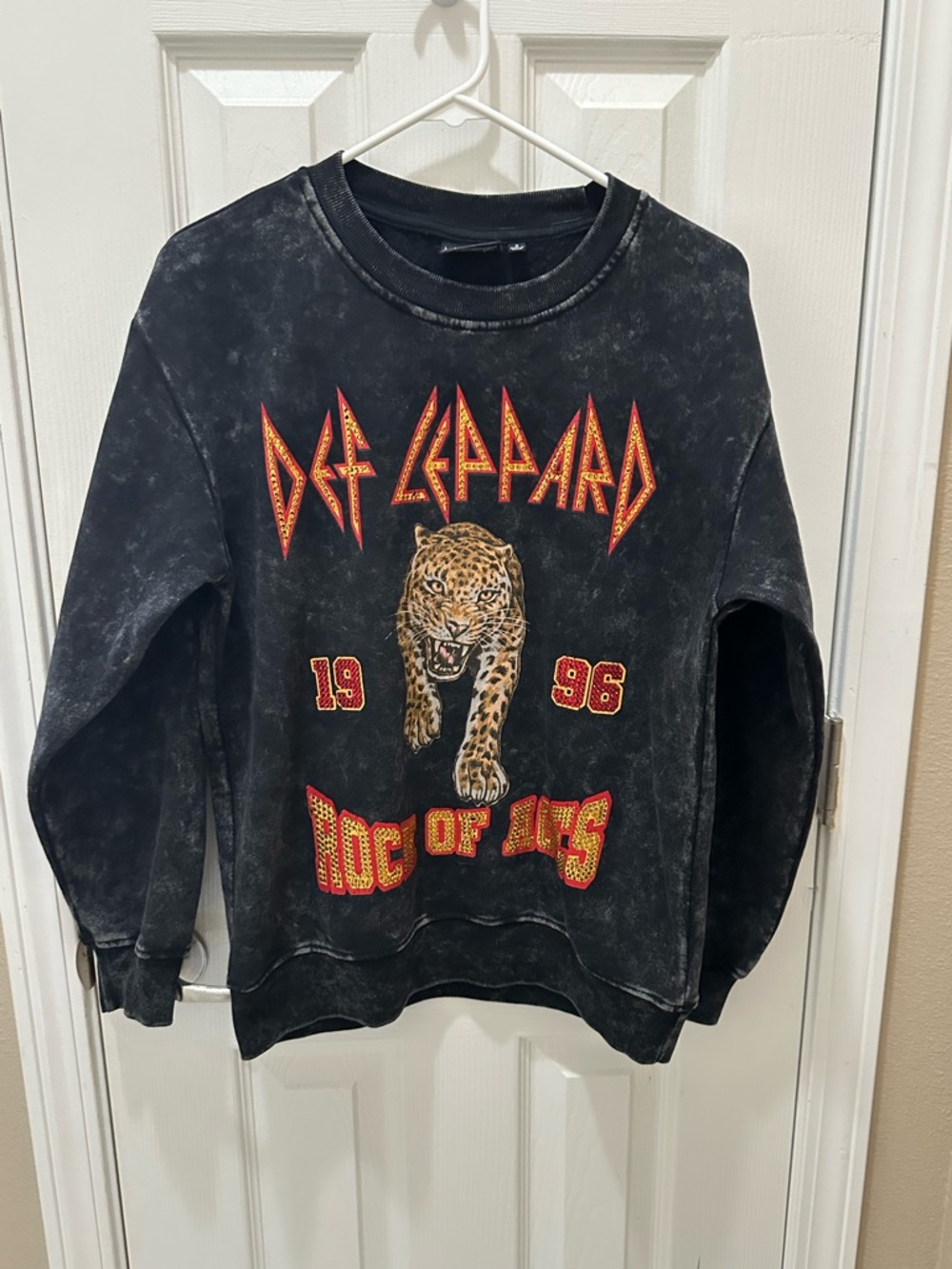 Def Leppard Rhinestone sweatshirt size Small - Picture 11 of 11